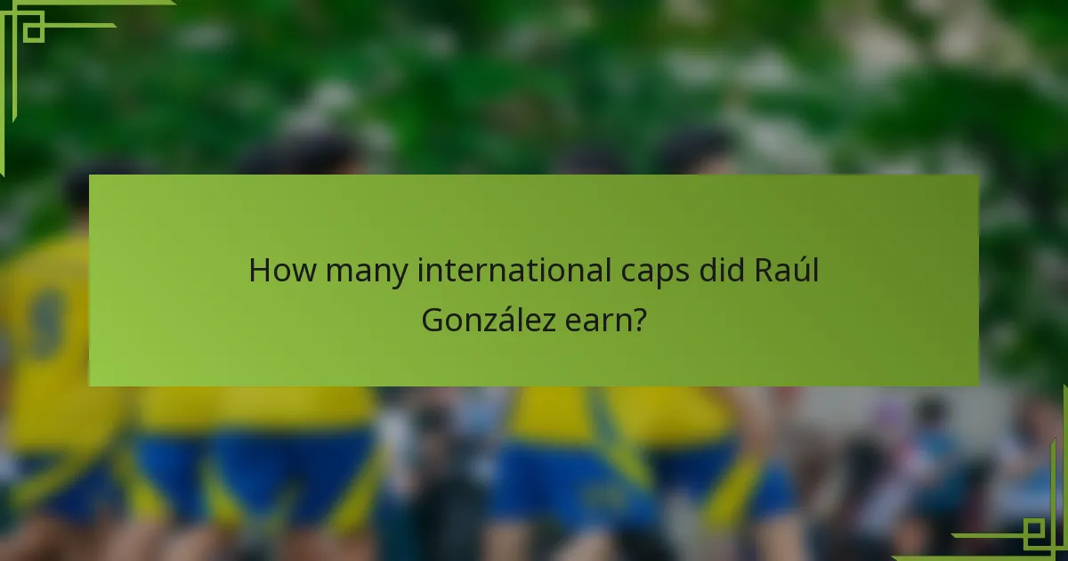 How many international caps did Raúl González earn?